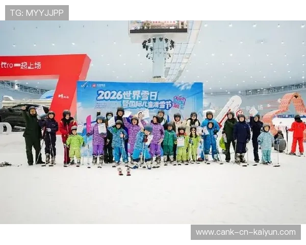 冰雪运动俱乐部完善少儿滑雪课程的安全陪练与监护制度，少儿滑雪培训